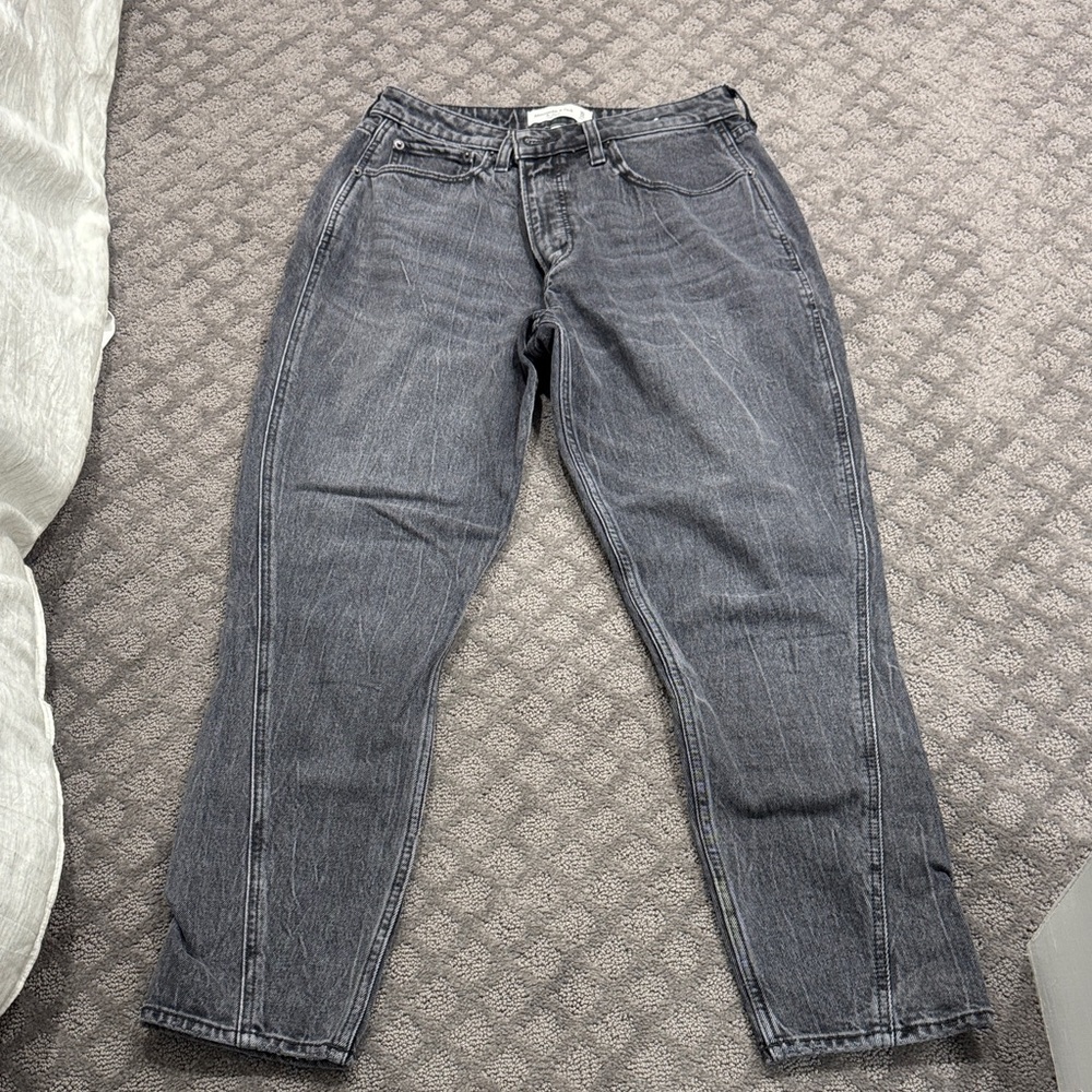 Abercrombie & Fitch Women's Straight Leg Jeans in Gray